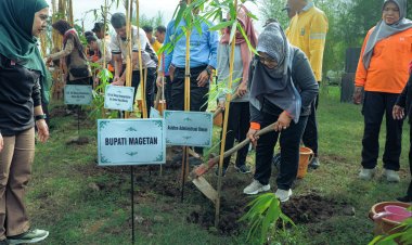 Pramuka tanam Pohon Bambu di RTH Eco Bamboo Park Magetan